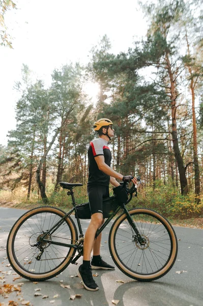 Professional Cyclist Sports Outfit Stands Paved Road Autumn Forest Looks — Stock Photo, Image