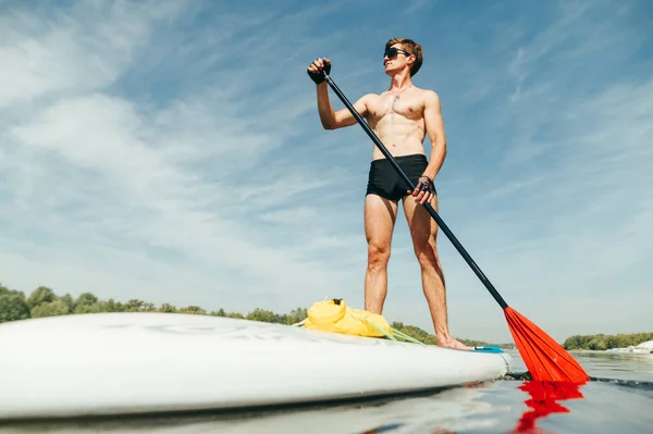 Athletic Young Man Paddles Sup Board River Training Rowing Board — Stock Photo, Image