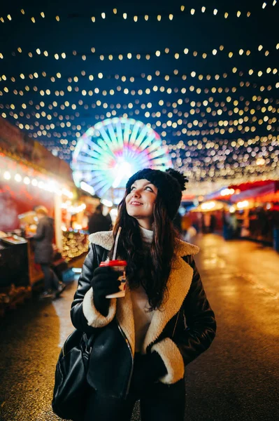 Happy Girl Cup Hot Drink Her Hands Stands Christmas Crowned — Stock Photo, Image