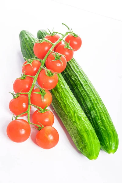 Schöne Frische Gurken Und Tomaten Wurden Atelier Fotografiert — Stockfoto