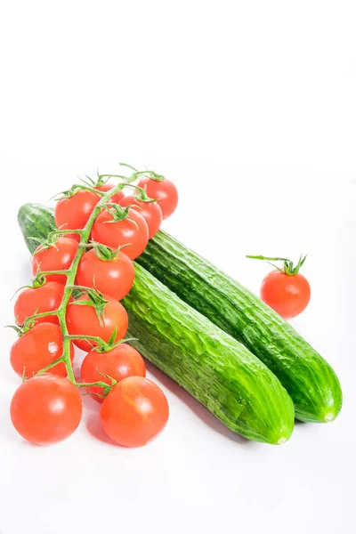 Belos Pepinos Frescos Tomates Foram Fotografados Estúdio — Fotografia de Stock