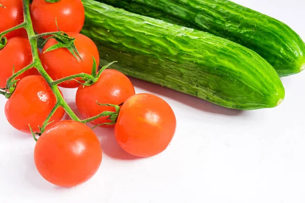 Schöne Frische Gurken Und Tomaten Wurden Atelier Fotografiert — Stockfoto