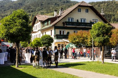 Avusturya Alpleri'nde düğün