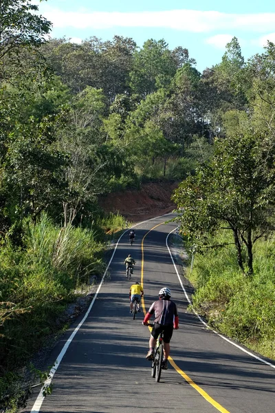 タイの国では 道路上に自転車 — ストック写真