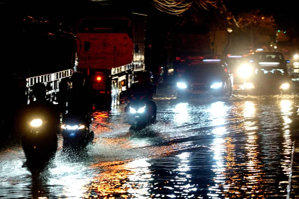 Carro Inundação Água Estrada Bangkok Tailândia — Fotografia de Stock