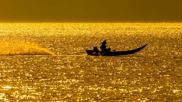 Barco Estilo Tailandés Medio Del Mar Naranja — Foto de Stock