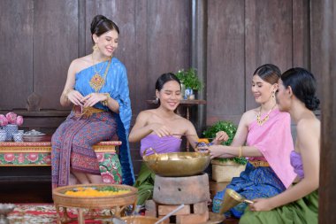 Taylandlılar Tayland usulü tatlı yaparlar.