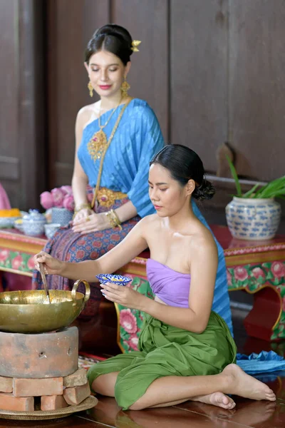 Thajci Dělají Thajský Dezert Thajském Kostýmu — Stock fotografie