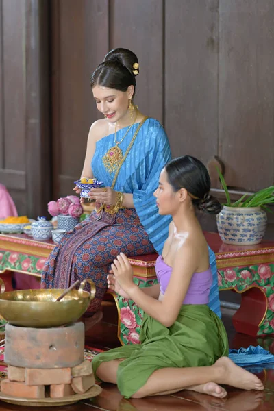 Los Tailandeses Hacen Postre Tailandés Traje Época Tailandesa — Foto de Stock