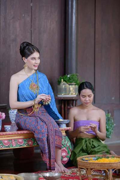 Tajlandczycy Zrobić Tajski Deser Tajlandzkim Okresie Kostium — Zdjęcie stockowe