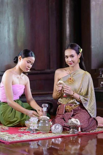 Portret Tajskiej Kobiety Retro Tajskiej Sukience — Zdjęcie stockowe