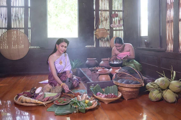 Thai Woman Cooking Retro Thai Dress — Stock Photo, Image