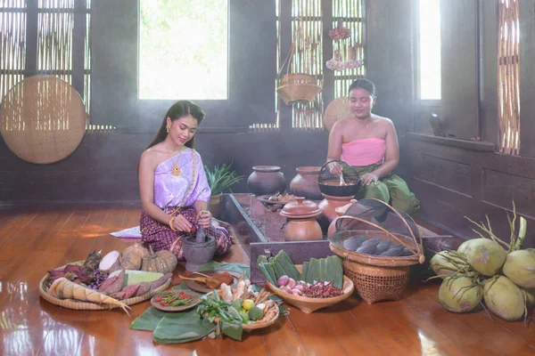 Tajski Kobieta Gotowanie Retro Tajski Sukienka — Zdjęcie stockowe