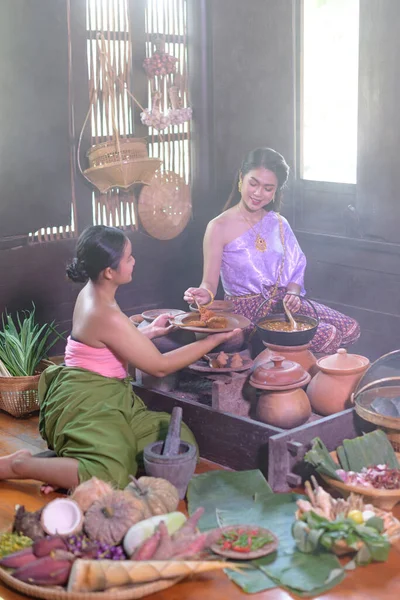 Tajski Kobieta Gotowanie Retro Tajski Sukienka — Zdjęcie stockowe