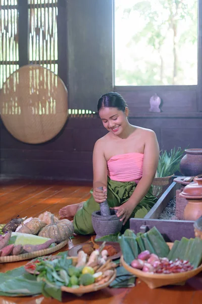 Mujer Tailandesa Cocinando Vestido Retro Tailandés —  Fotos de Stock