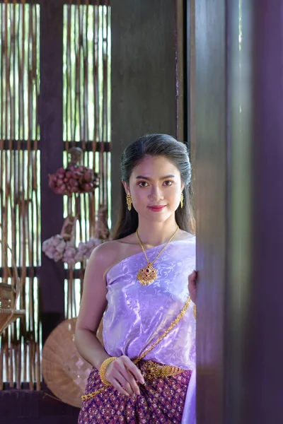 Retrato Mujer Tailandesa Vestido Retro Tailandés —  Fotos de Stock