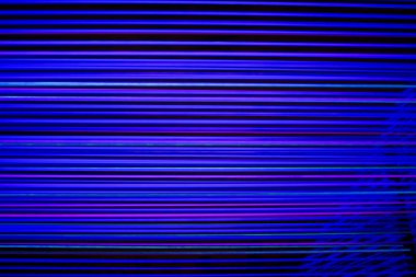 Açık renkli mavi çizgili lazer