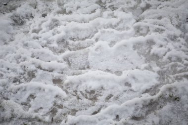 Donmuş bir derenin kapatılması