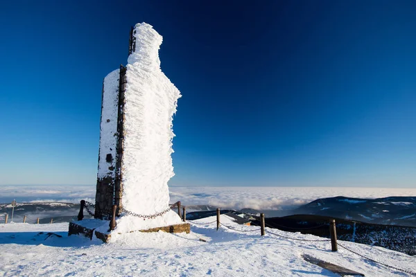 Dondurulmuş Bina Sniezka Zirvesi Karkonosze Polonya — Stok fotoğraf