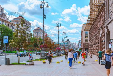 Kiev, Ukrayna - 17 Temmuz 2017: Ana cadde Khreshchatyk'a görünümünü