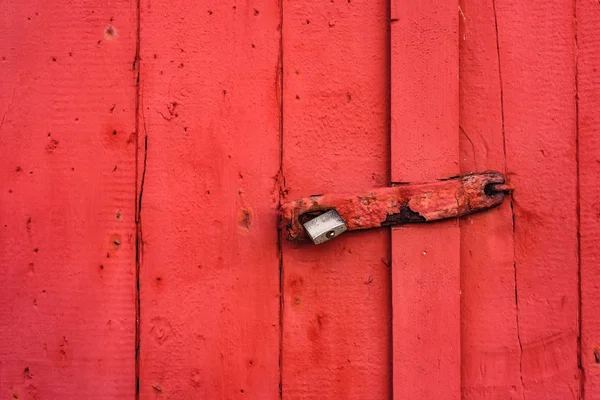 Big Metallic Lock Hanging Red Painted Door — Stock Photo, Image