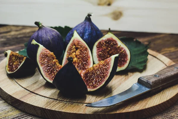 Few Figs Plate Old Wooden Background — Stock Photo, Image