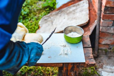 Ev yapımı ekmek açık hava için hamur oversleeves kadında aşçılar