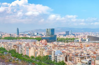 Barcelona İspanya - 27 Nisan 2018: yüksek noktası şehir merkezinden görünüm