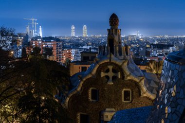 Barcelona İspanya - 23 Nisan 2018: Park Guell gingerbread lodge tepeden görünüm