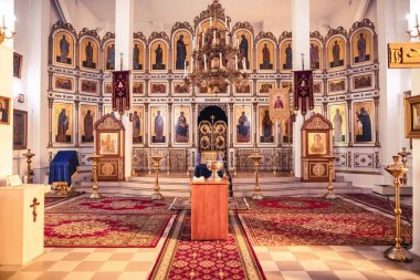 Murmansk, Kola Yarımadası, Rusya - 06 Nisan 2019: Aziz Vladimir Kilisesi'nin İçişleri.