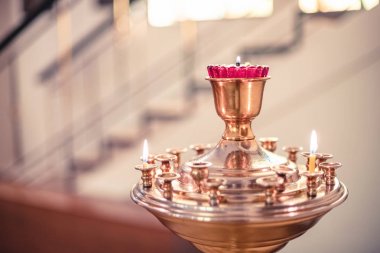 Ortodoks kilisesinde mum yakmak