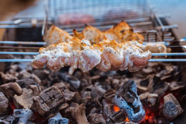 Sıcak bir brazier sulu et barbekü