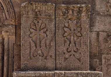 Haghartsin, Ermenistan - 25 Eylül 2019: Haghartsin Manastır Kompleksindeki Ermeni Ortodoks haç taşı, haçkar