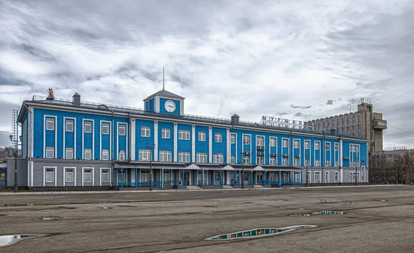 Murmansk Rússia Abril 2019 Principal Edifício Azul Terminal Marítimo Murmansk — Fotografia de Stock