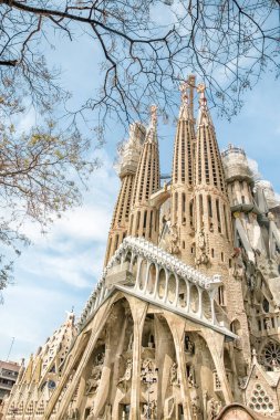 Barselona, İspanya - 25 Nisan 2018: Ünlü mimar Antonio Gaudi başyapıt - bazilika ve tapınak Sagrada Familia (kutsal aile) inşa sürecinde
