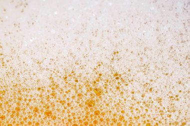 Sarı bira veya sabun köpüğü ve köpük arka plan
