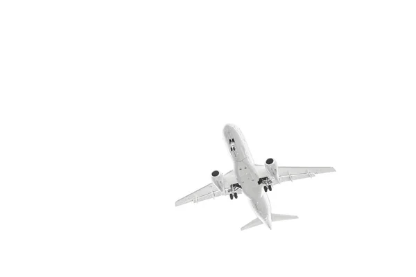 飞机在天空中飞来飞去 紧紧地挡住了被白色隔开的底部的视线 — 图库照片