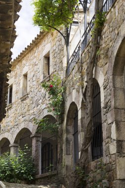 Tossa antik şehir sokaklarında