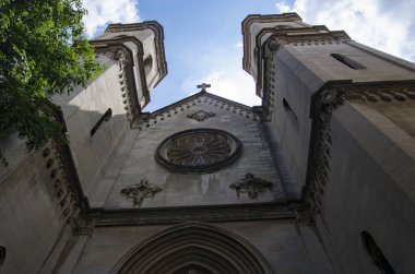 İspanya'da gökyüzüne karşı katolik kilisesinin cephe