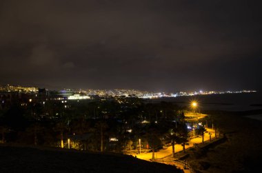 Tenerife sahilinin gece manzarası