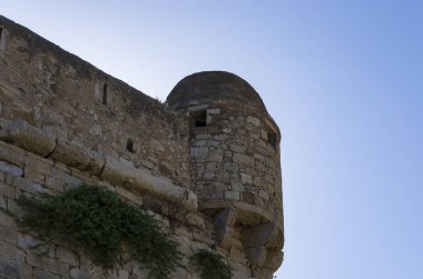 Gökyüzüne karşı Venedik Fortezza kalesinin köşesinde