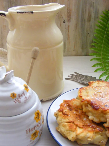 Cozinha Tradicional Russa Panquecas Com Flocos Carvalho Fundo Madeira Branco — Fotografia de Stock