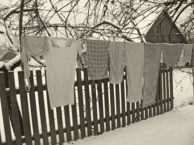 Belarus eski köy, geleneksel kadın ev kırsal çamaşır tek renkli fotoğraf