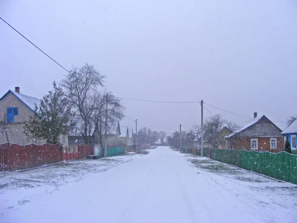 Χιονισμένο Χωριό Στη Λευκορωσία Αγροτικό Τοπίο — Φωτογραφία Αρχείου