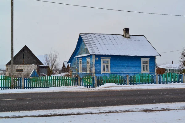 Weißrussland Russisches Dorf Auf Schneebedecktem Hintergrund Rustikale Holzwandtextur Länderarchitektur — Stockfoto