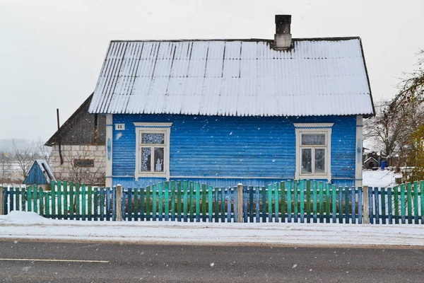 Antigua Casa Tradicional Rusa Madera Azul Pueblo Vintage Bielorrusia —  Fotos de Stock