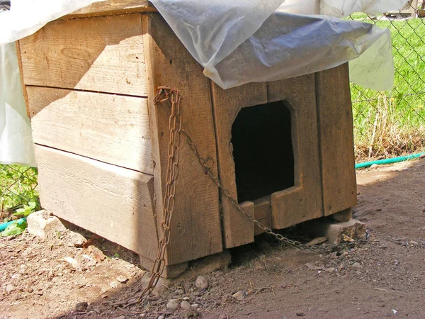 Vieja Perrera Aire Libre Madera Pueblo Ruso —  Fotos de Stock