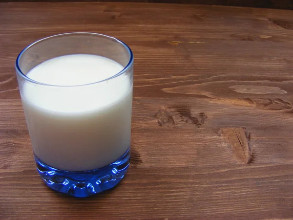 Leche Vaso Azul Sobre Fondo Rústico Madera — Foto de Stock