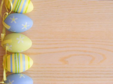 Düz yatıyordu Paskalya yumurtaları arka plan