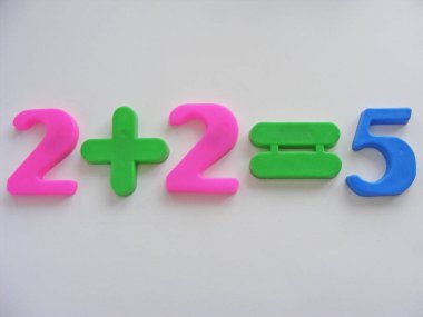 İki artı iki eşittir beş